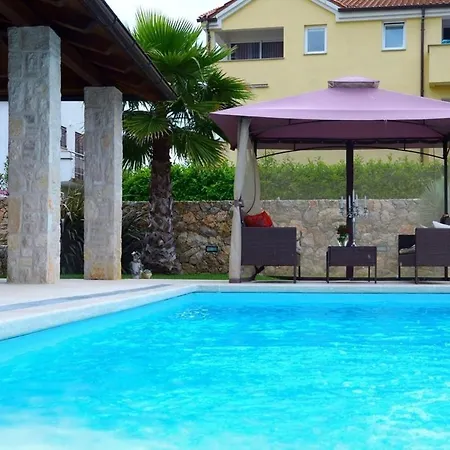Holiday House Berna 2- With Pool Casa vacanze *