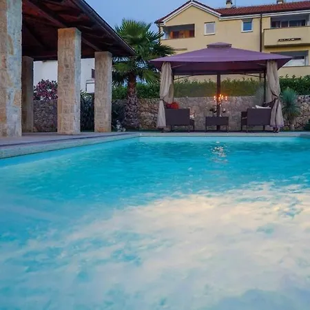 Casa vacanze Holiday House Berna 2- With Pool