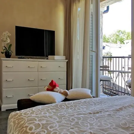 Holiday House Berna 2- With Pool Casa vacanze