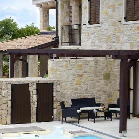 Holiday House Berna 2- With Pool Casa vacanze Malinska