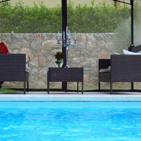 Holiday House Berna 2- With Pool Malinska