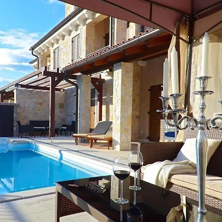 Casa vacanze Holiday House Berna 2- With Pool *